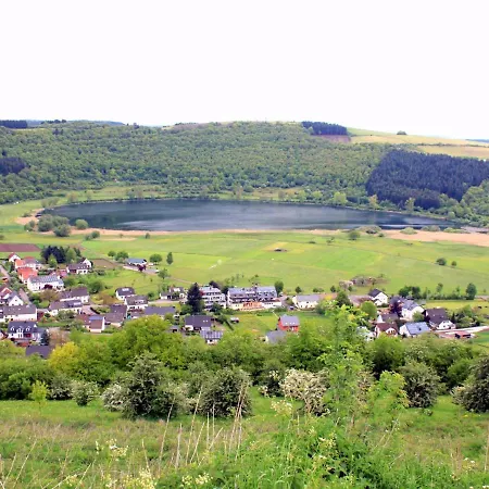 Spacious In Bettenfeld With Private Terrace Appartement Meerfeld